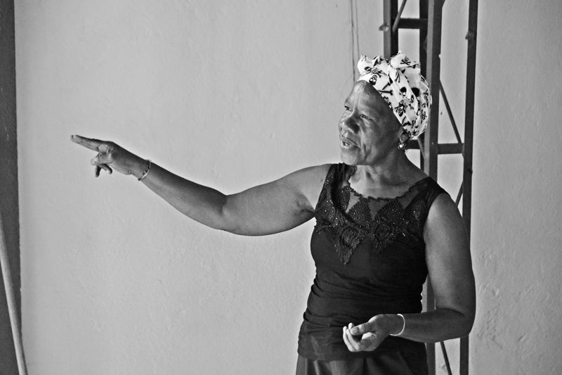 street foto Señalando los hechoe фото превью