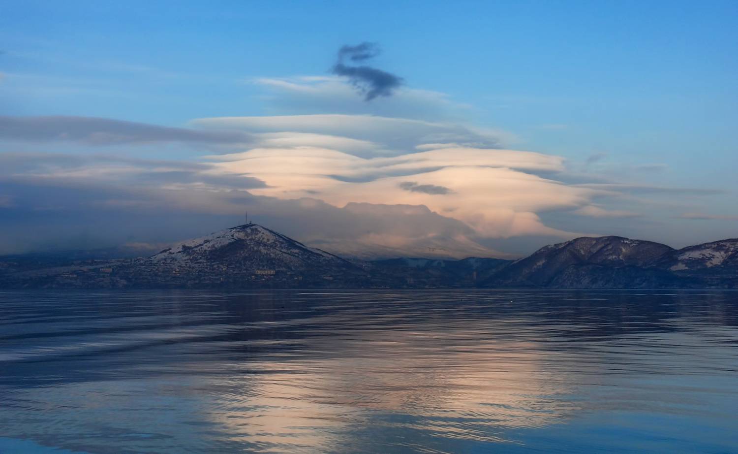 зим, камчатка, вулканы, световые столбы, лентикулярные блака, Евгений Паршуков