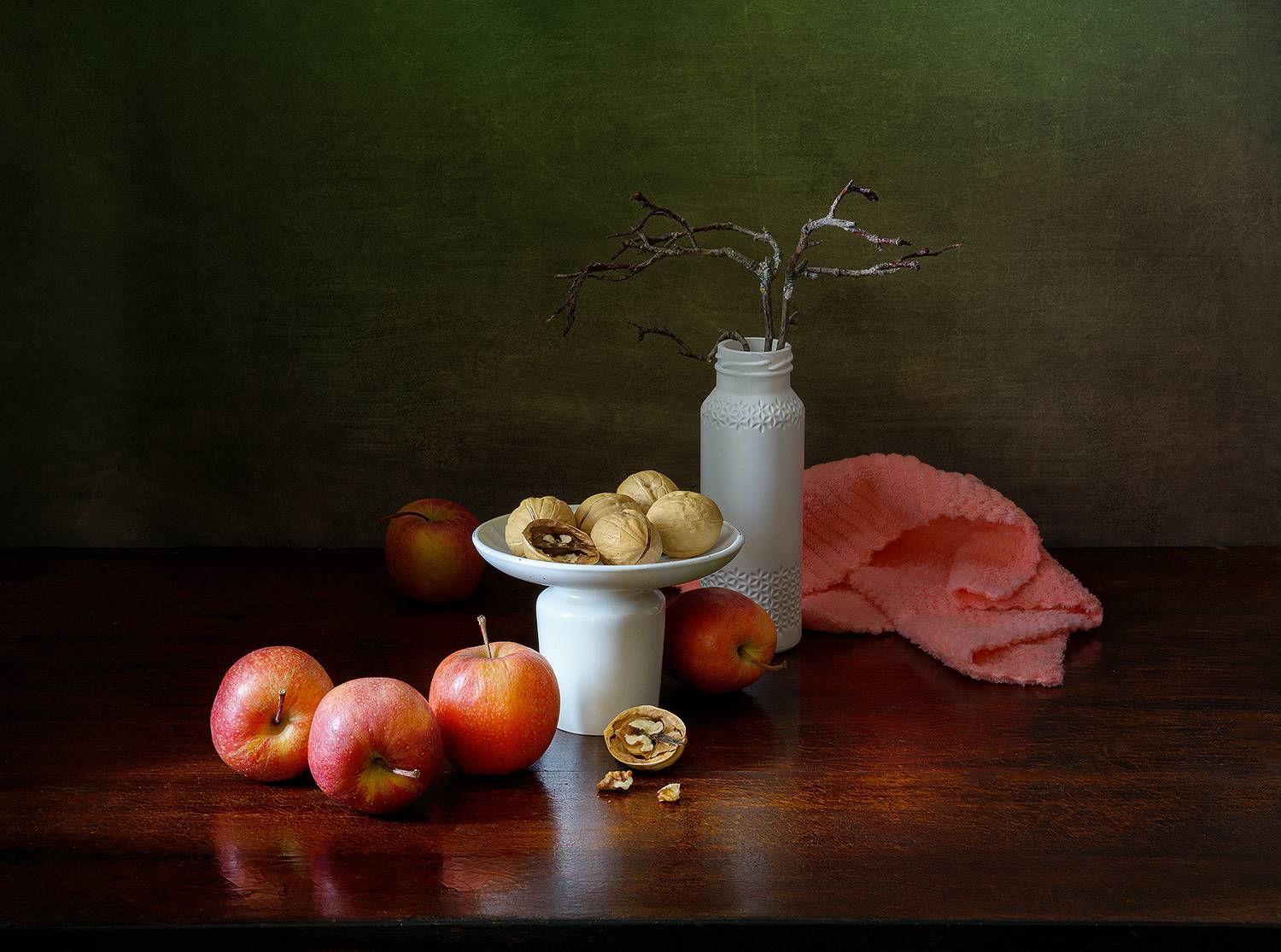 яблоки, грецкие орехи, бутылка, ветки, ваза, тряпка, розовый, Алексей Бычков