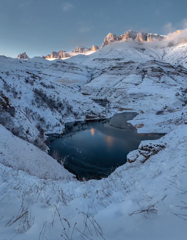 кавказ, кабардино-балкария, горы,  озеро, горное озеро, зима, гижгит, скалистый хребет, озеро гижгит, горы зимой Озеро Гижгит фото превью