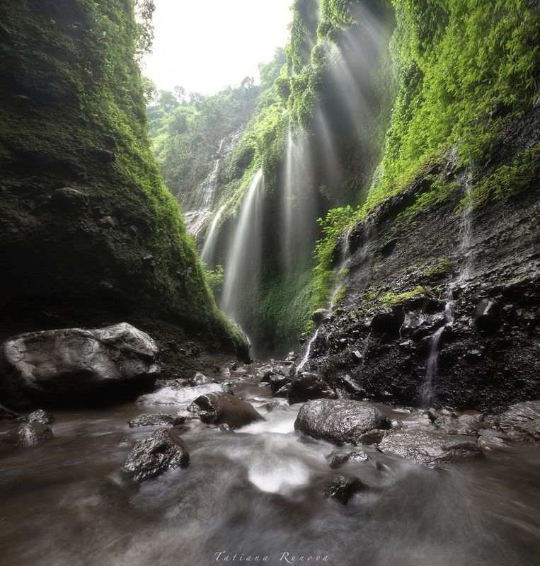 Водопад на острове Ява фото превью