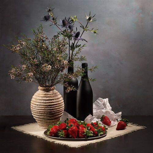 Натюрморт с клубникой.