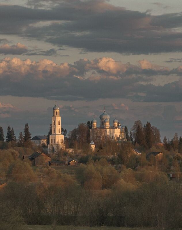 В лучах заходящего солнца фото превью