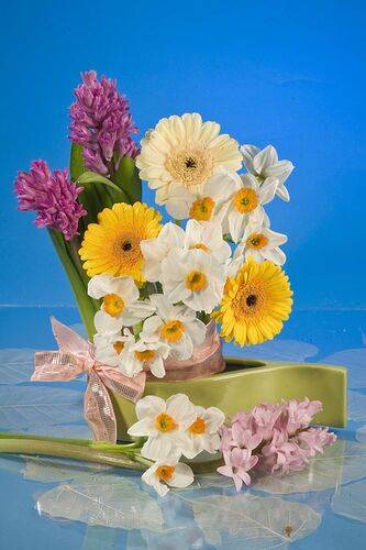 С праздником весны!