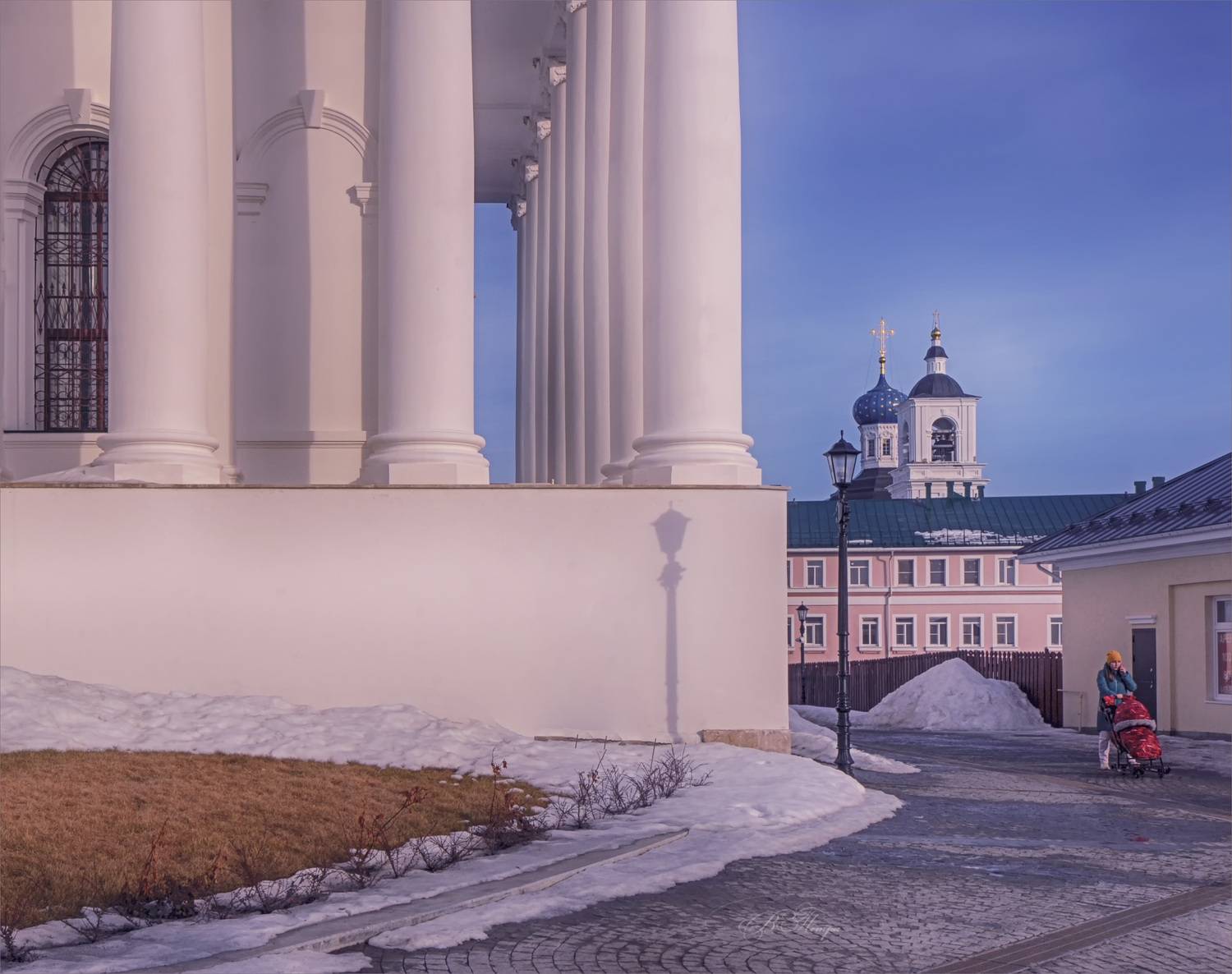 колонны коляска женщина церковь, Вера Петри