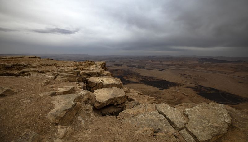 Кратер Рамон в пустыне Негев фото превью