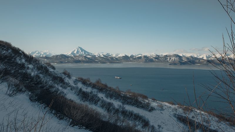 ммишнная сопка,камчатка,вулкан,весна,петропавловск-камчатский Вид на Вилючинский фото превью