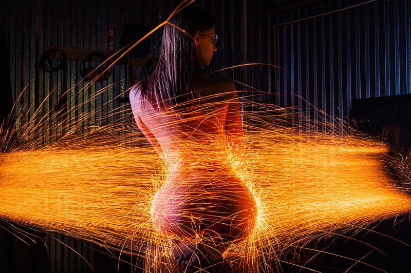 ню, эротика, искры, попа, креатив, Михаил Решетников искры на теле  фото превью