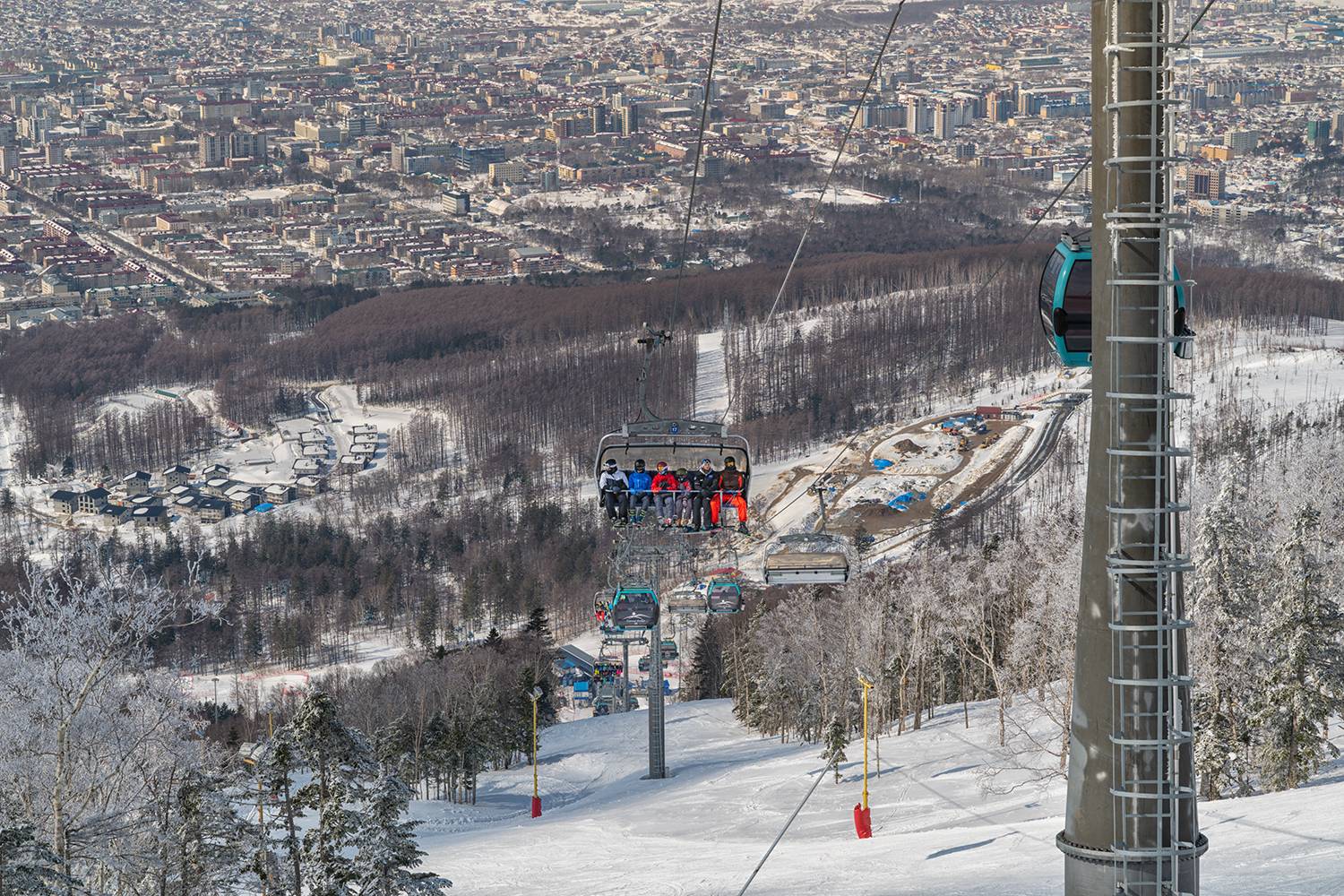 Сахалин, Горный воздух, лыжи, сноуборд,кабина, лифт, подьемник, горные лыжи, Лариса Дука