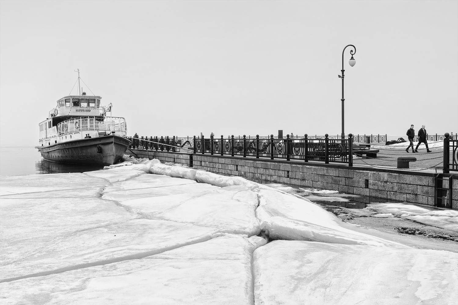 весна, апрель, теплоход, лед, трещины, река, северная, двина, город, архангельск, берег, набережная, льдины, ледоход, Вера Ра