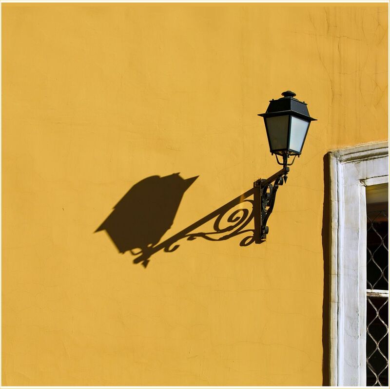 тени, цвет желтый, фонарь Про тени. Фонарь фото превью