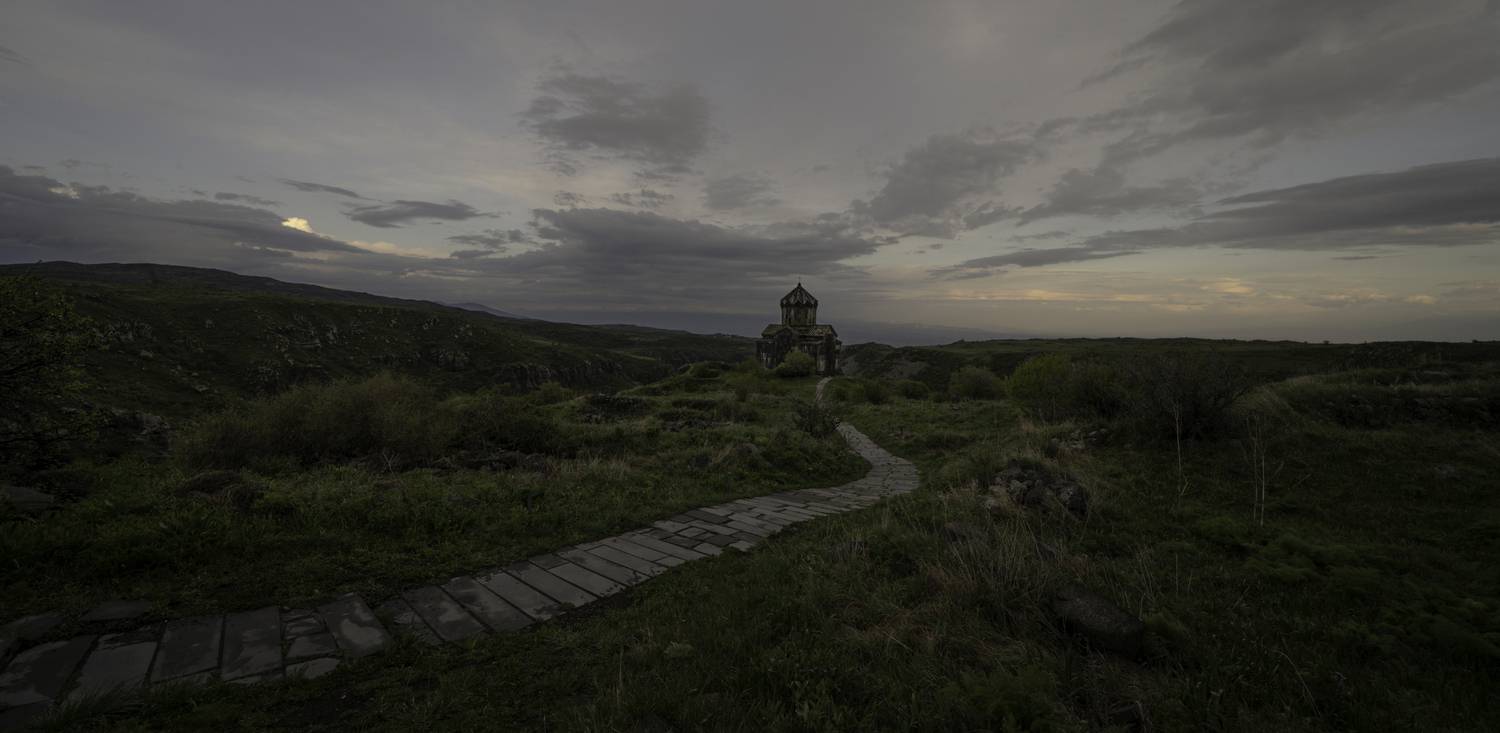 Армения, Арагацотнская область, гора Арагац, крепость-замок Амберд, церковь ХI века, Гаврилов Юрий