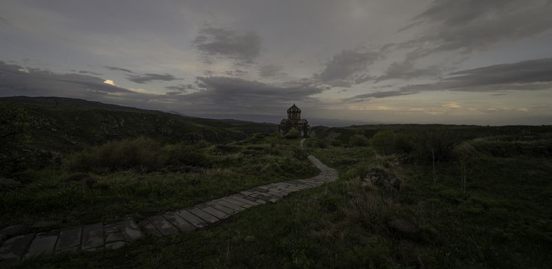 Армения, Арагацотнская область, гора Арагац, крепость-замок Амберд, церковь ХI века Армения фото превью