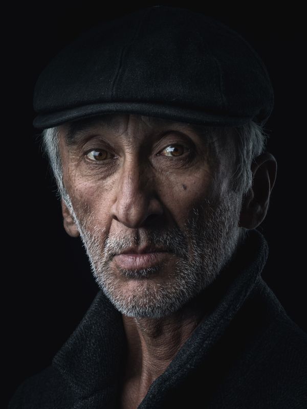 man portrait  фото превью