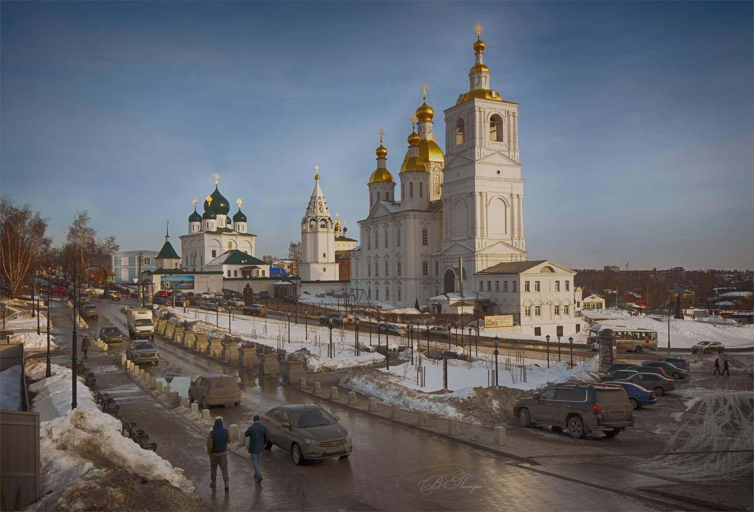 улица люди церкви машины, Вера Петри