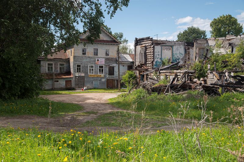 дом, надпись, лальск, развалины. Жарким летом. фото превью