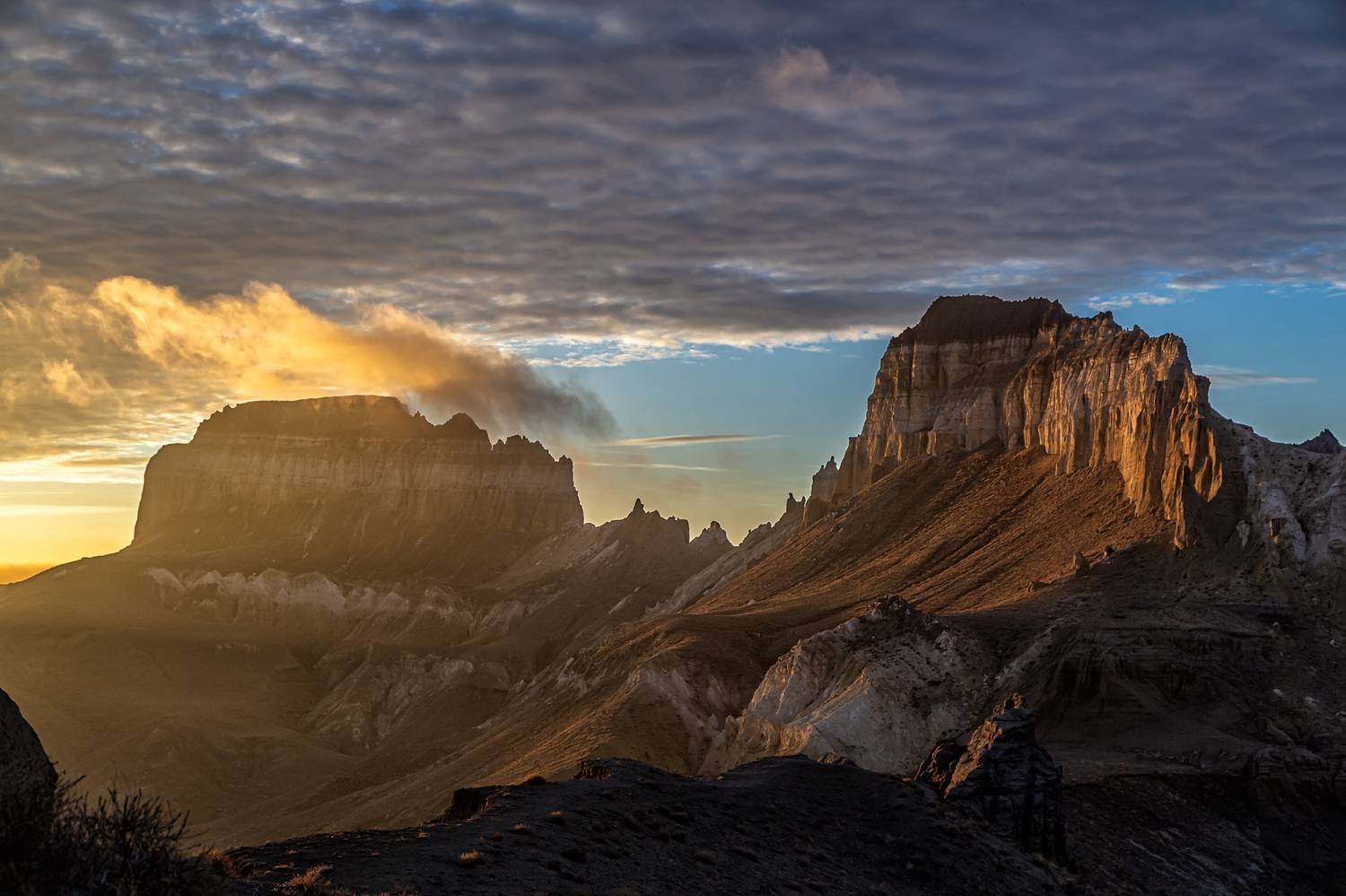 Айракты, Бозжира, Кокосем, Кокесем, Казахстан, Мангистау, Каньон, Тузбаир, отражение, Клыки, Корабль, Бокты, Лензбол, Арка, Закат, рассвет, день, пейзаж, долина шаров, яйца динозавров, Шергала, Тетис, Тирамису, Устюрт, Национальный парк, нацпарк, тучи, об, Евгений Бондарь