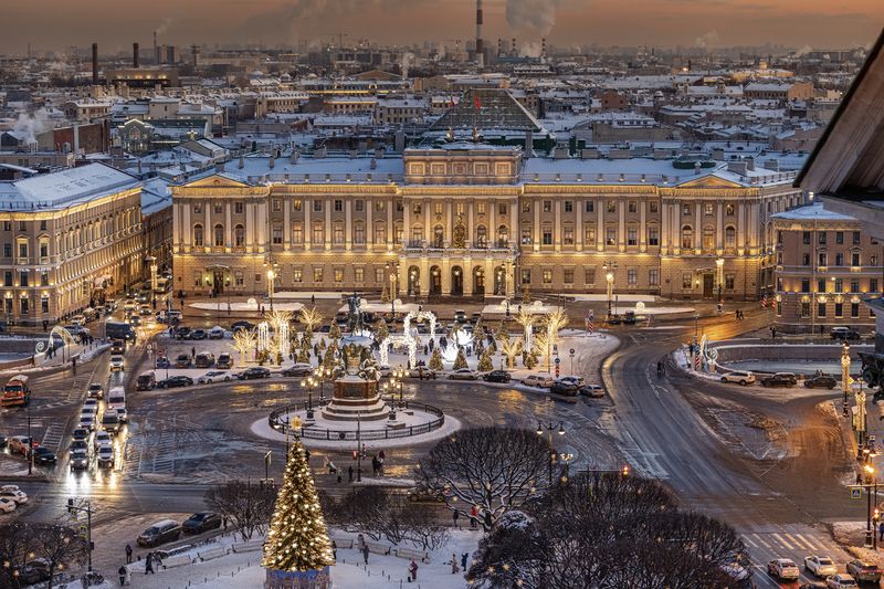 Предновогодний вечер на Исаакиевской площади. Санкт-Петербург фото превью