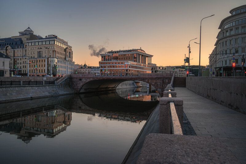 Встречаем рассвет на Водоотводном канале в Москве фото превью