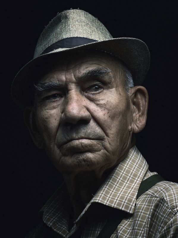 man portrait  фото превью