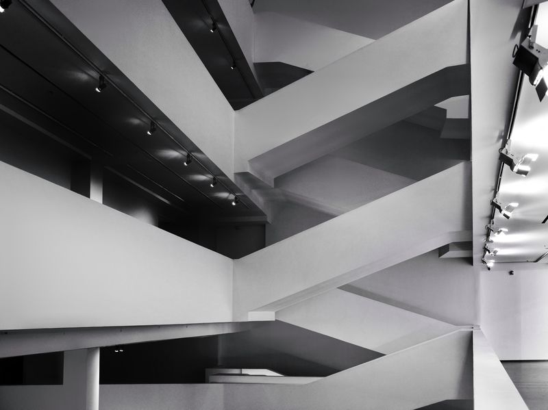 переходы, архитектура, геометрия Где-то здесь правильное направление фото превью