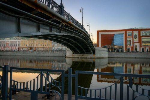 У Лужкова моста