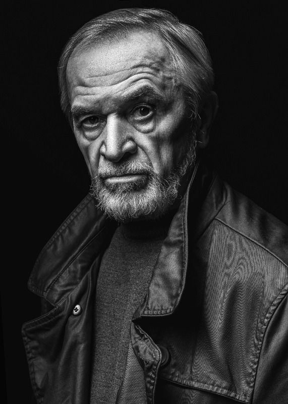 Stranger  фото превью