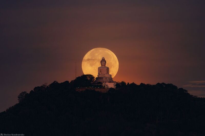 статуя большого будды, пхукет, прострел, луна, полнолуние Статуя Большого Будды на Пхукете во время полнолуния фото превью