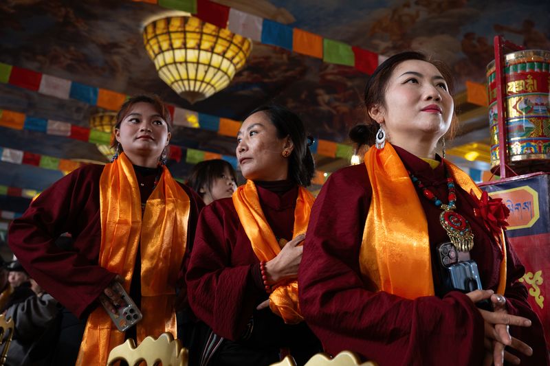 bridesmaids, wedding, Tibetan, candid shots, documentary Bridesmaids  фото превью