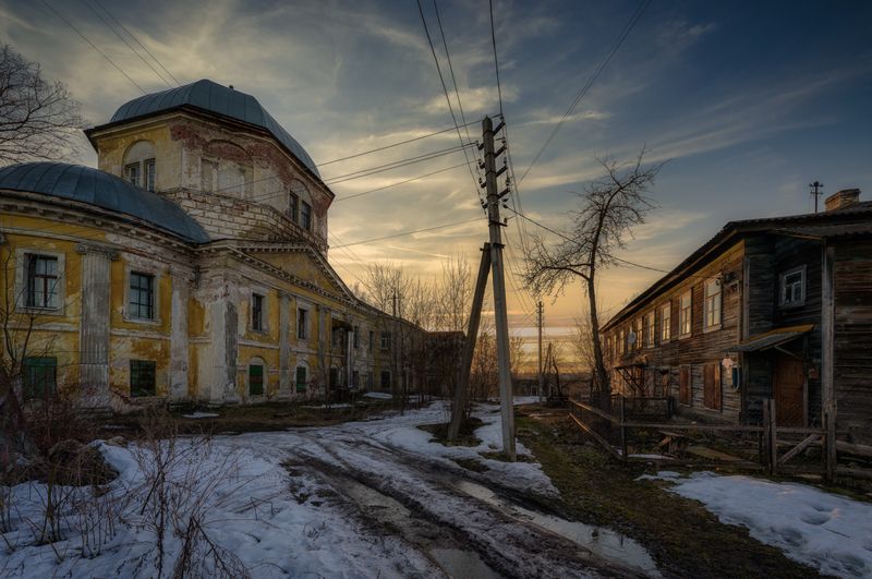 торжок, тверская область, россия, весна, вечер, закат, старина, улица, церковь Грусть фото превью