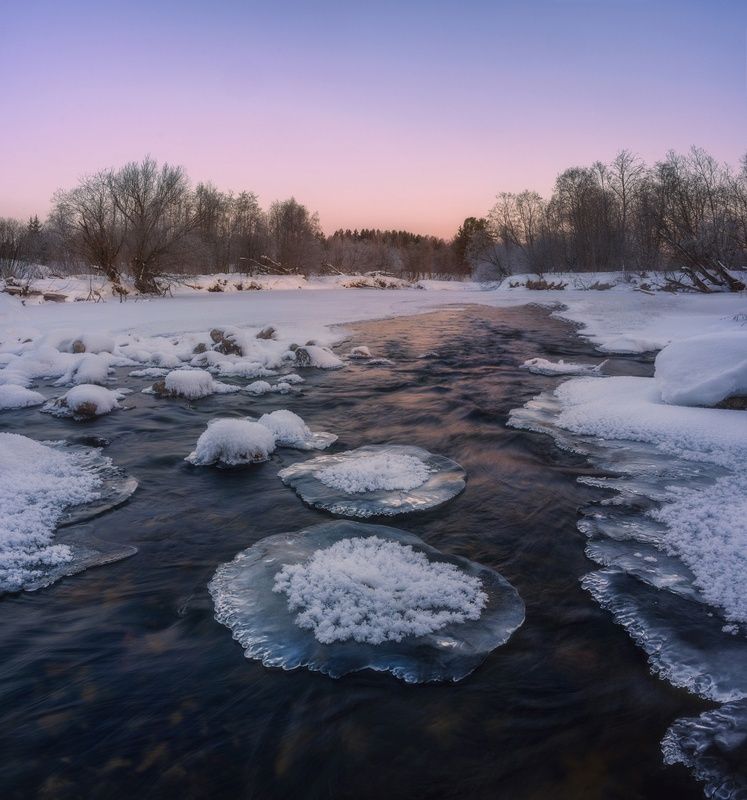 Ледяные медузы на перекате фото превью