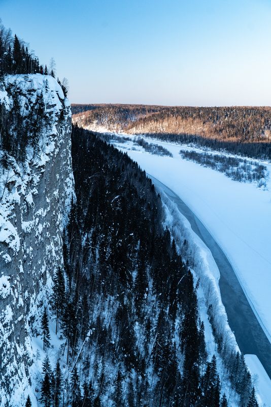 Россия, Пермский край, Красновишерск, река Вишера, Камень Ветлан,  Камень Ветлан в марте фото превью