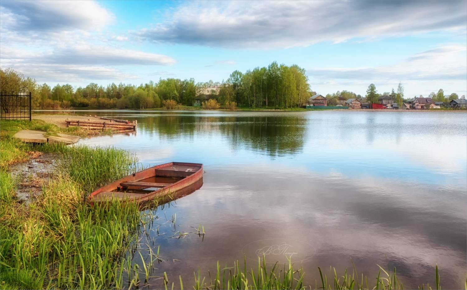 лодка озеро домики облака, Вера Петри