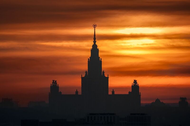 Winter sunset in Moscow фото превью