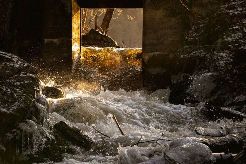 озеро, вода Весенние потоки фото превью