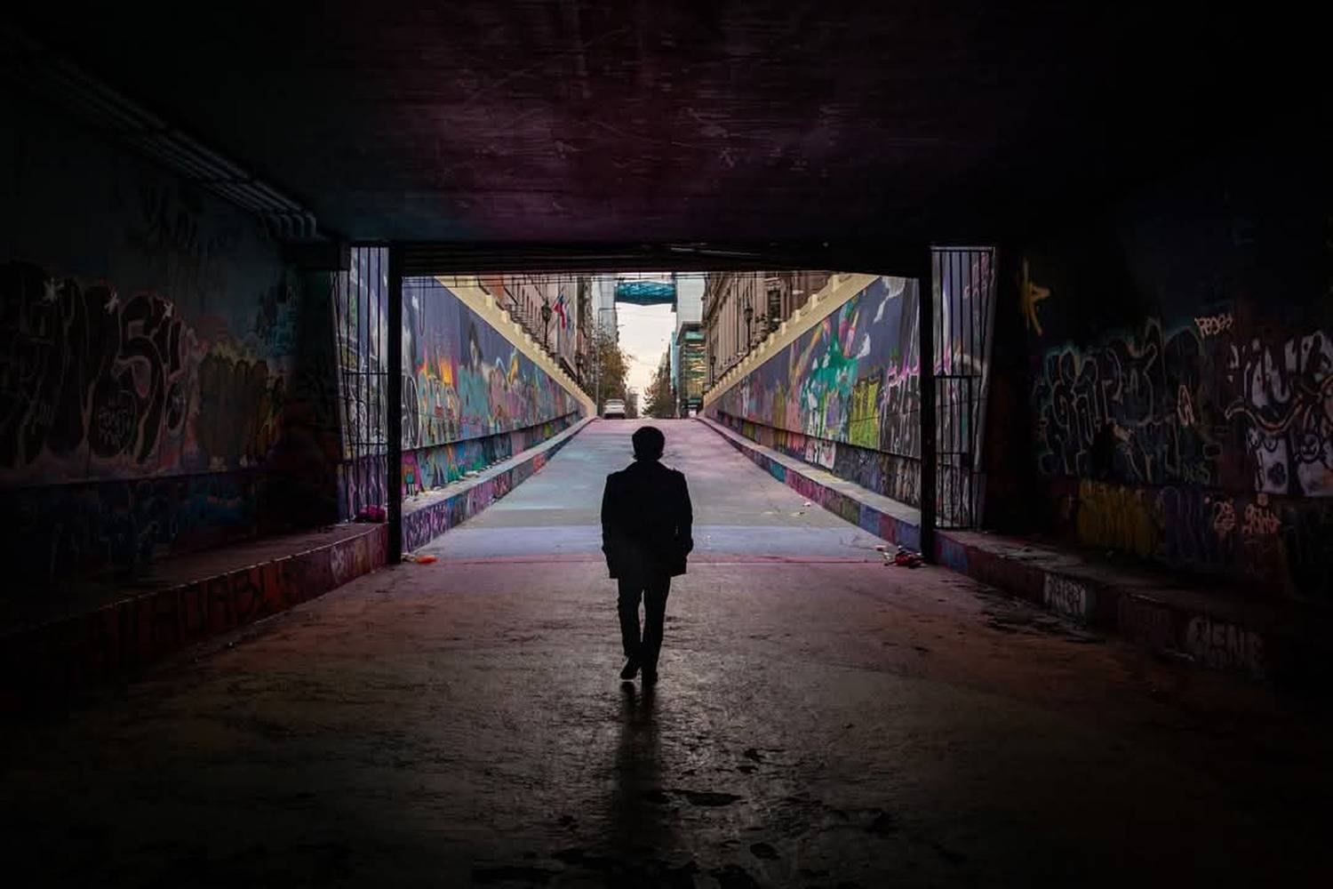 streetphotography, street, fotograf&iacute;a callejera, bastian cifuentes araya, periodista furioso, streetphoto, street photo, street photography, bandera, paso bajo nivel de bandera,, Basti&aacute;n Cifuentes Araya