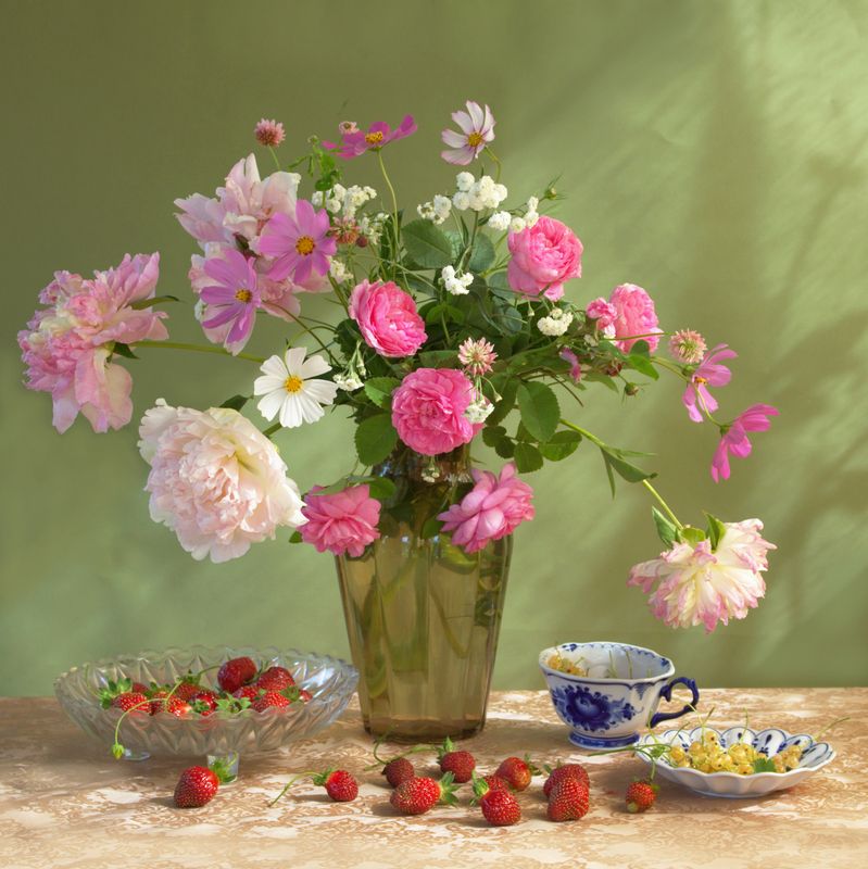 С клубничкой фото превью