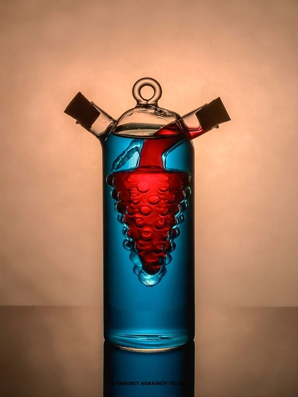 Коктейль в одном сосуде фото превью