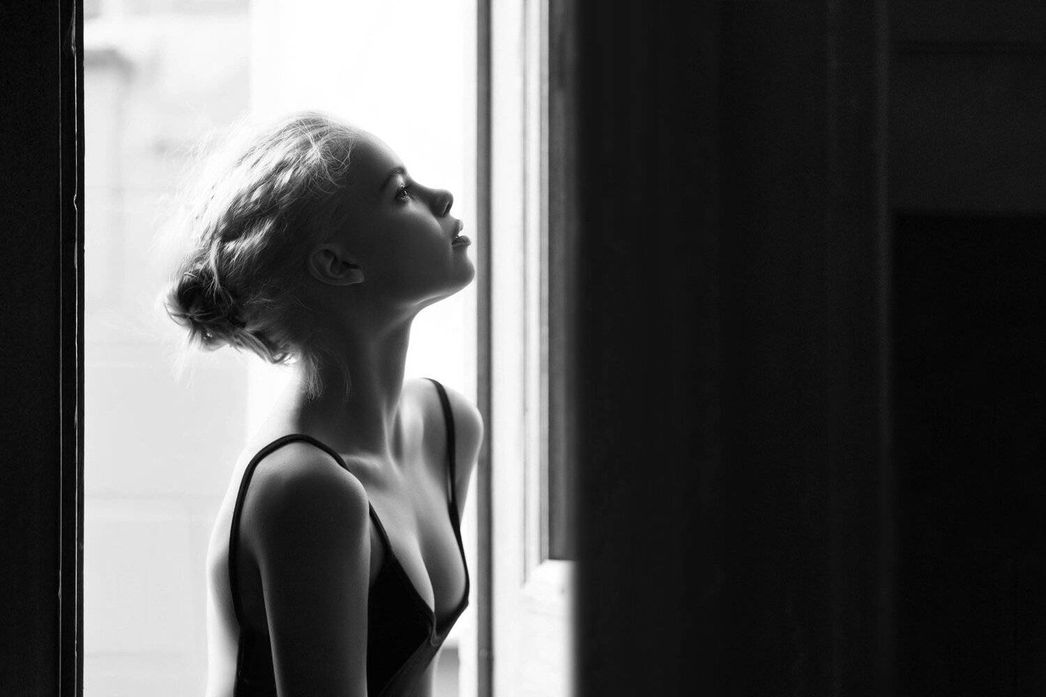 girl, evening, doors, door, dusk, morning, building, wide angle,девушка, вечер, в дверях, двери, сумерки, утро, здание, широкий угол, Александра Маркварт