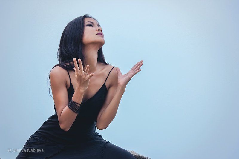 girl, woman, maiden, sky. blue, black, dress, melancholy, drama, outdoors, sadness, female, fashion, glamour, beautiful, rock Spirit poultry фото превью
