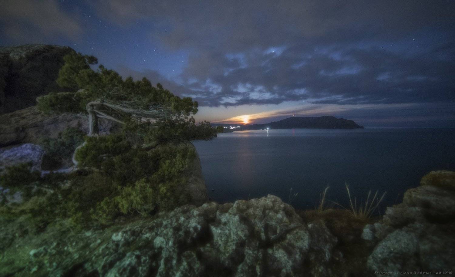 восход, пейзаж, луна, вечер, облака, море, судак, крым, небо, сосна, Роман Любимский