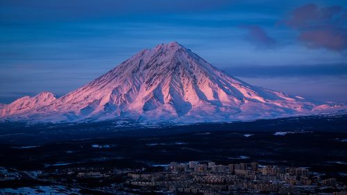 Корякский вулкан в закатном солнце.