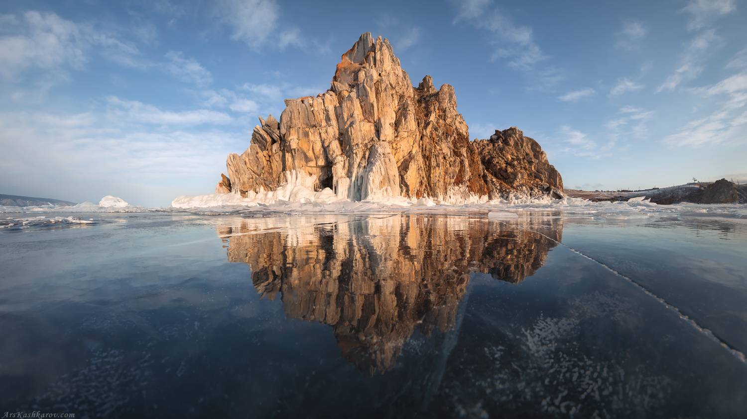 зимний байкал, байкальский лед, ольхон, малое море, чистый лед, огой, скала шаманка, мыс бурхан, хужир, Арсений Кашкаров