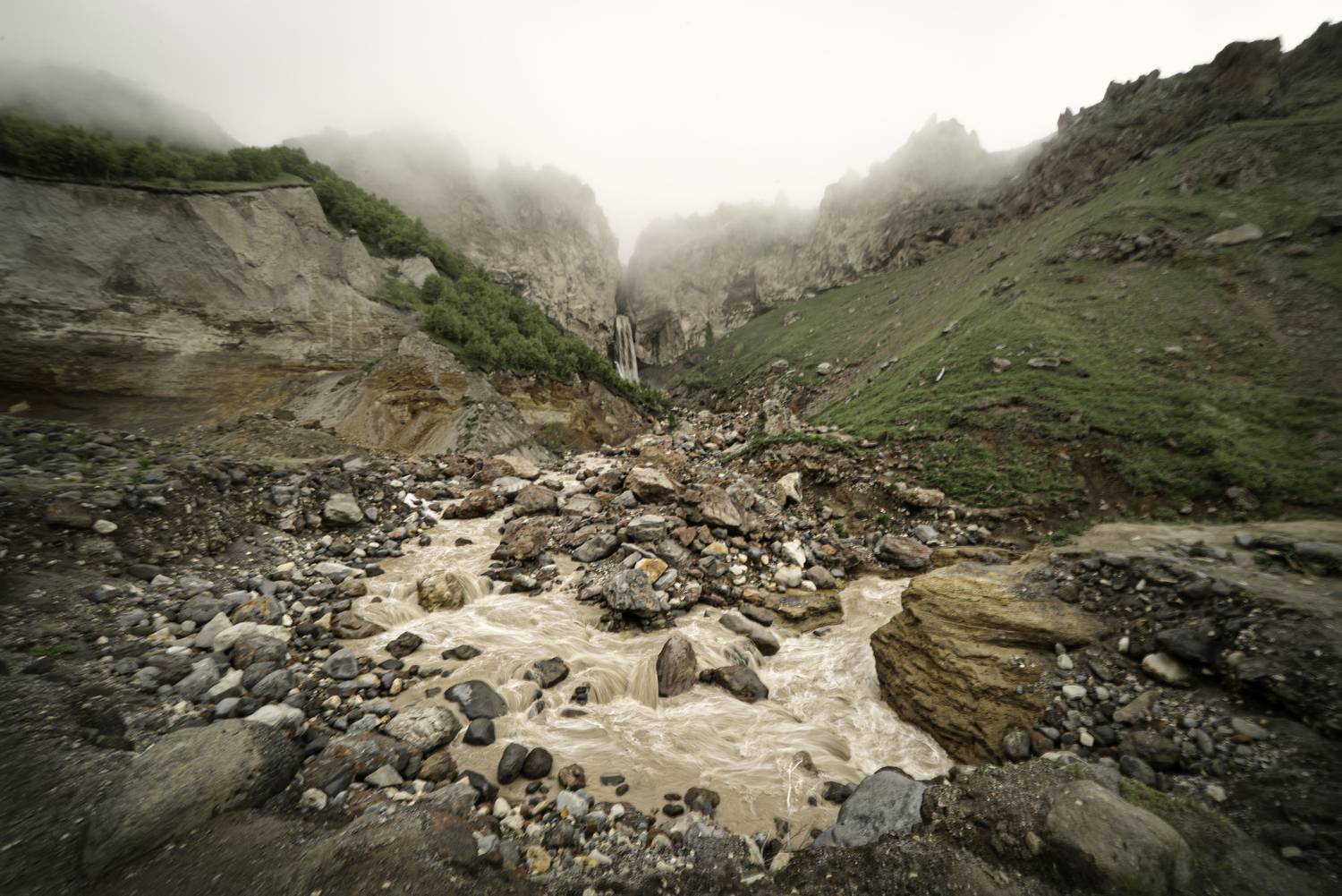 Россия, Кабардино-Балкария, национальный парк Приэльбрусье, урочище Джилы-Су, река Малка, водопад Султан-Су, Гаврилов Юрий