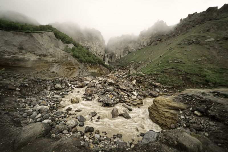 Россия, Кабардино-Балкария, национальный парк Приэльбрусье, урочище Джилы-Су, река Малка, водопад Султан-Су Водопад Султан-Су фото превью