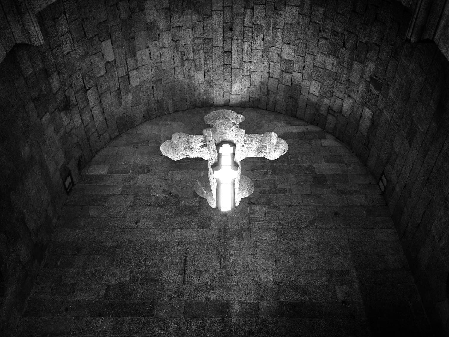 Свет, крест, стены, Зорин Миша