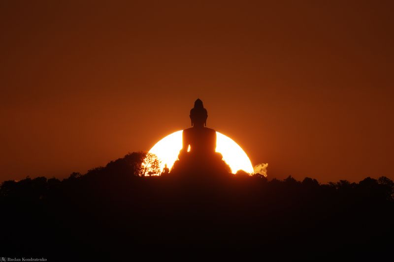 статуя большого будды, пхукет, прострел, закат Статуя Большого Будды на Пхукете на закате фото превью