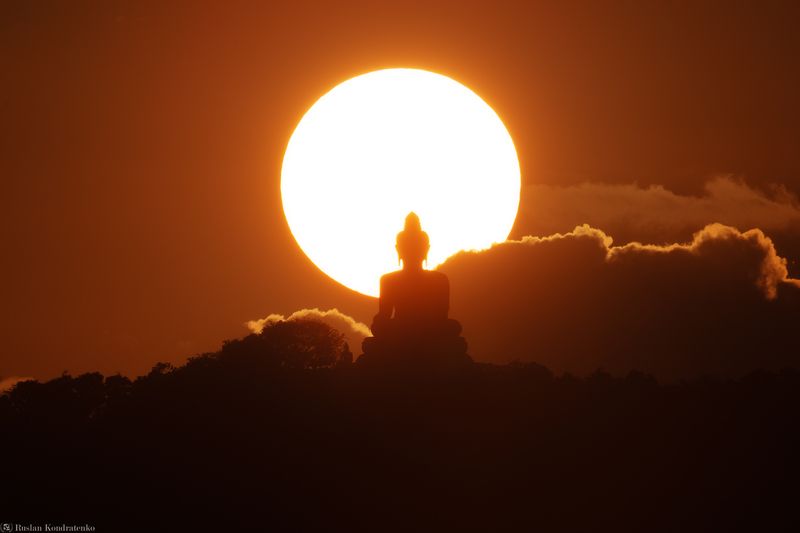 статуя большого будды, пхукет, прострел, закат Статуя Большого Будды на Пхукете на закате фото превью