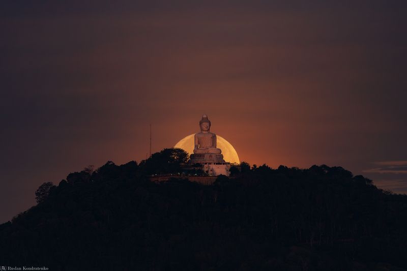статуя большого будды, пхукет, прострел, луна, полнолуние Статуя Большого Будды на Пхукете во время полнолуния фото превью