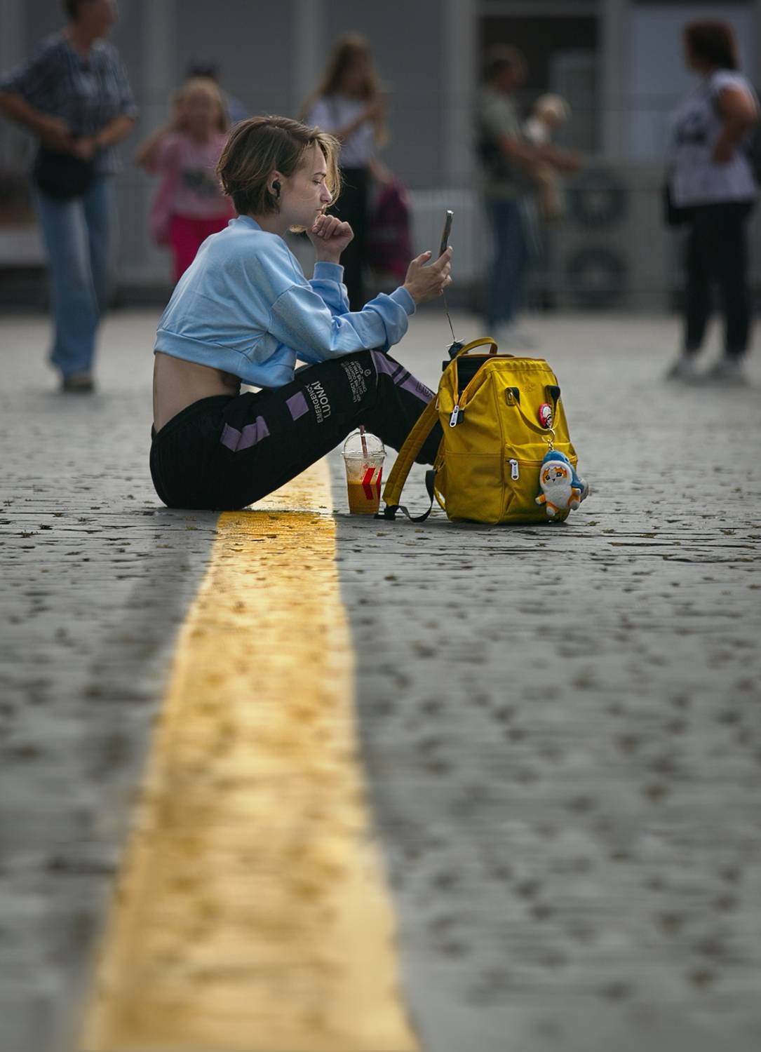 городские картинки, уличный женский портрет, девушка с жёлтым рюкзаком на красной площади, девушка, москва, Vera Trandina